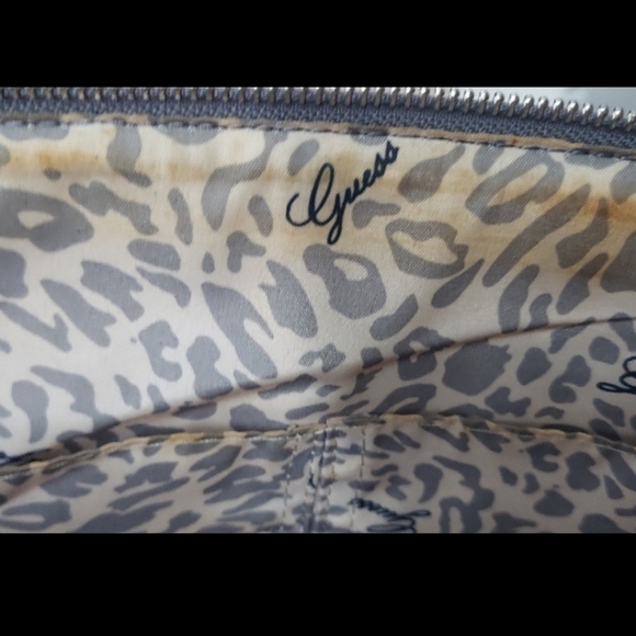 Guess Purse - Picture 10 of 10